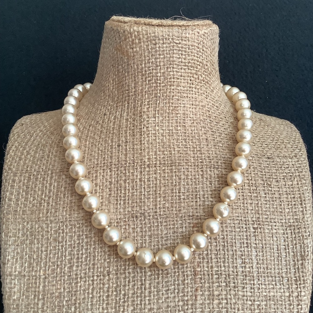 Vintage Kenneth Jay Lane Faux Pearl Necklace. - image 3
